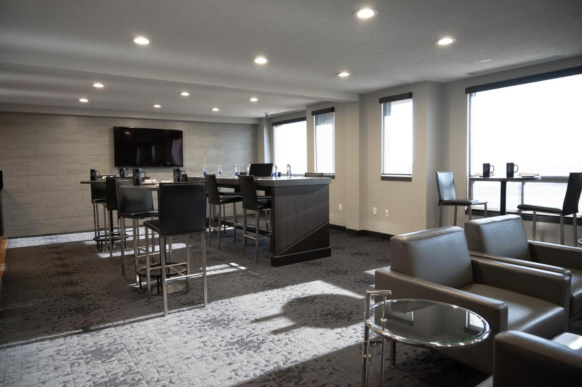 YYC Hotel Blackfoot מראה חיצוני תמונה