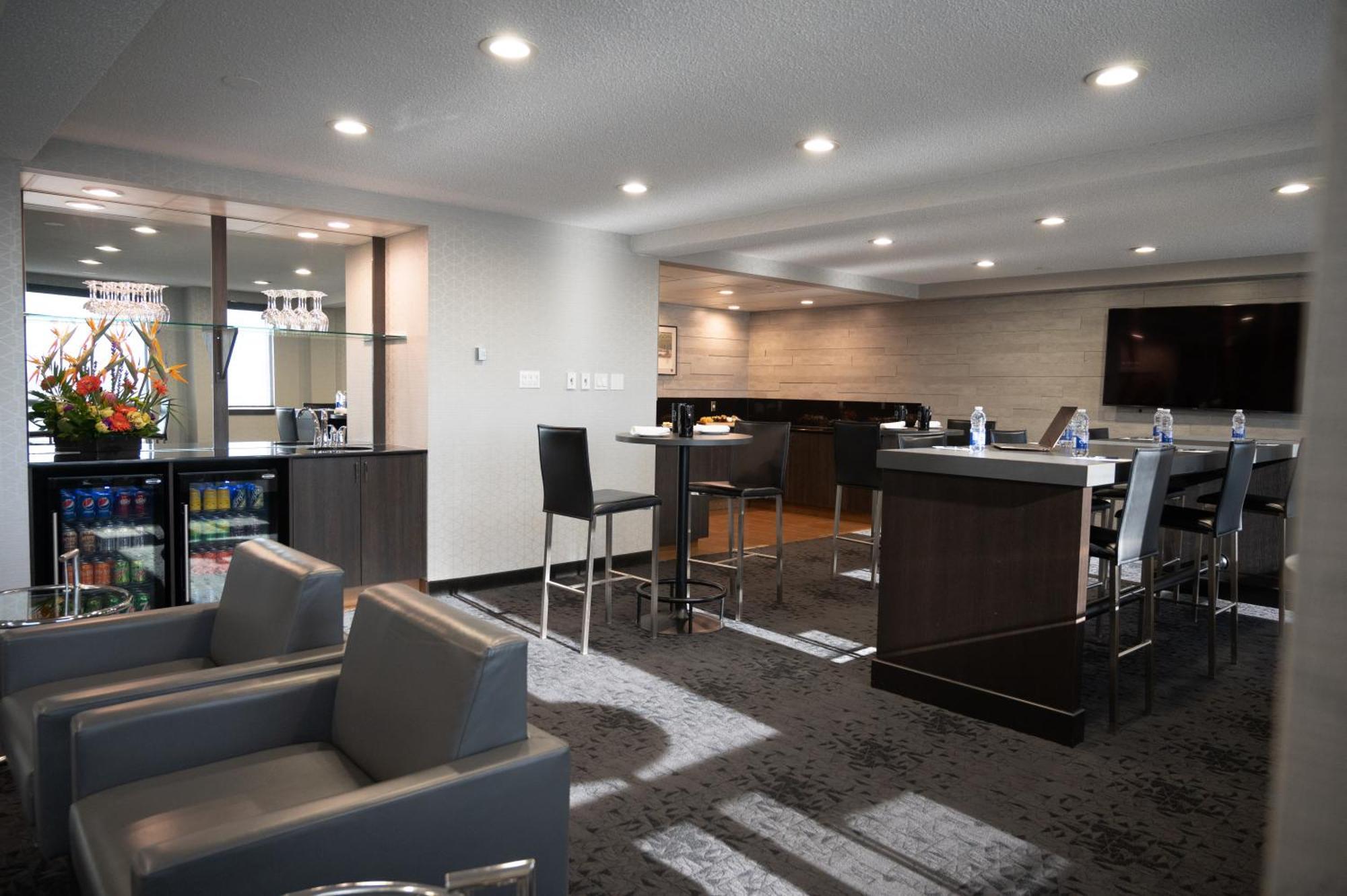 YYC Hotel Blackfoot מראה חיצוני תמונה