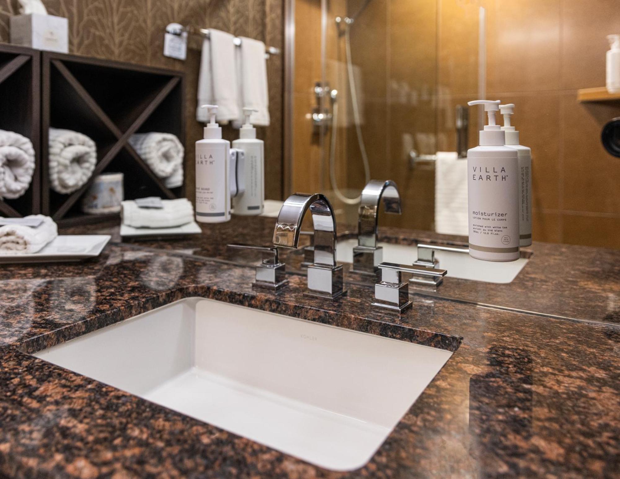 YYC Hotel Blackfoot מראה חיצוני תמונה