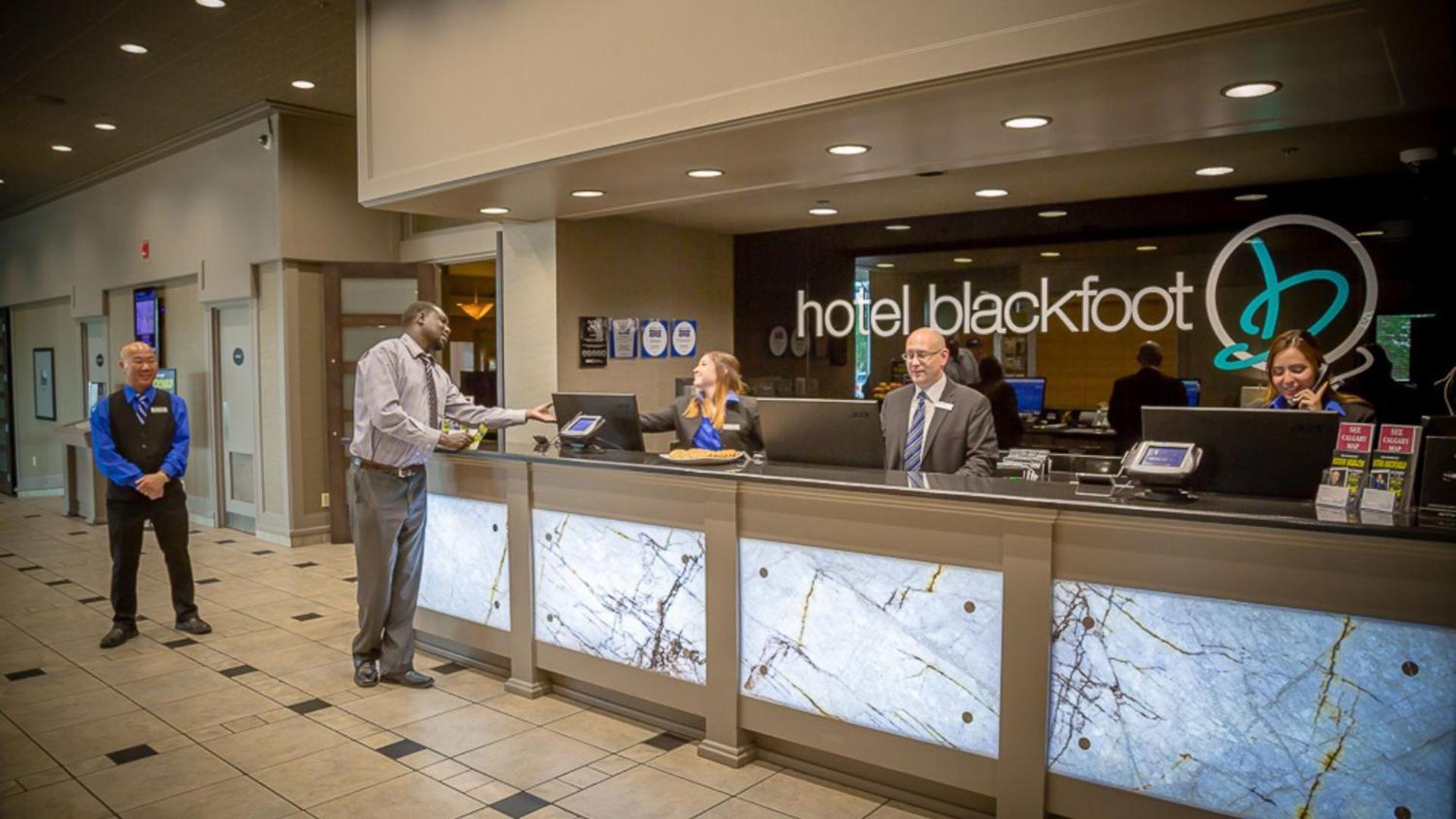 YYC Hotel Blackfoot מראה חיצוני תמונה